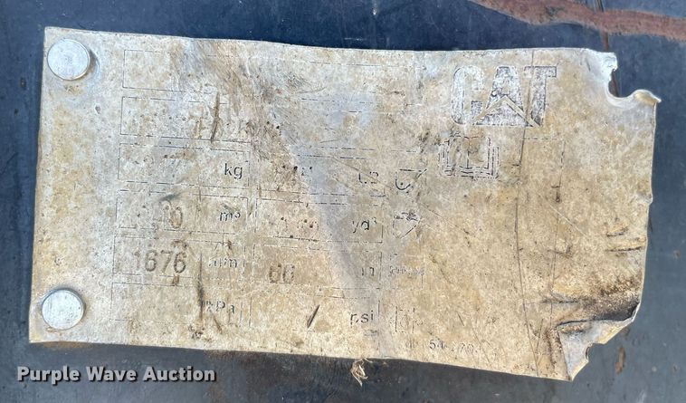 image for item LY9583 Caterpillar  67"W skid steer bucket