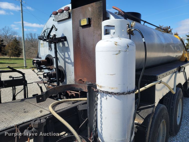 image for item MB9864 1989 Chevrolet Kodiak C70  oil distributor truck