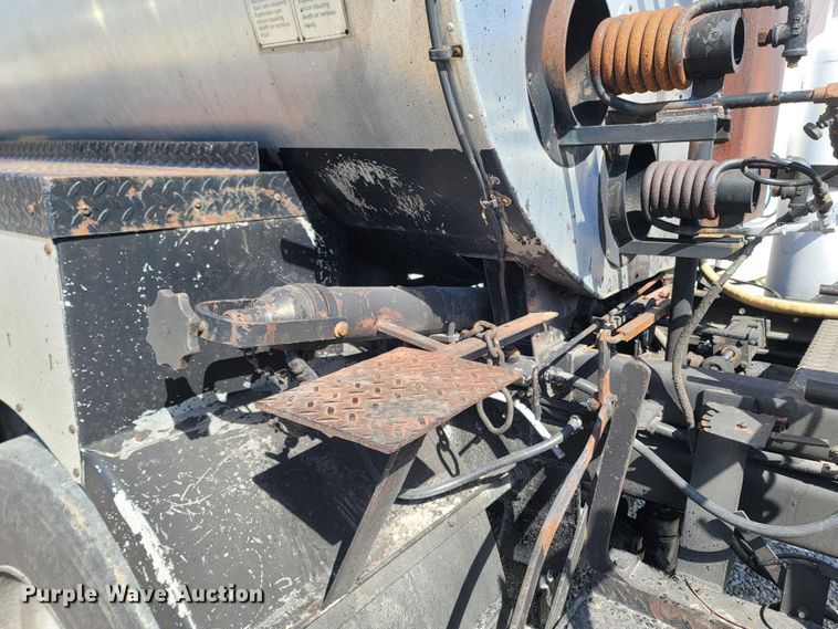 image for item MB9864 1989 Chevrolet Kodiak C70  oil distributor truck