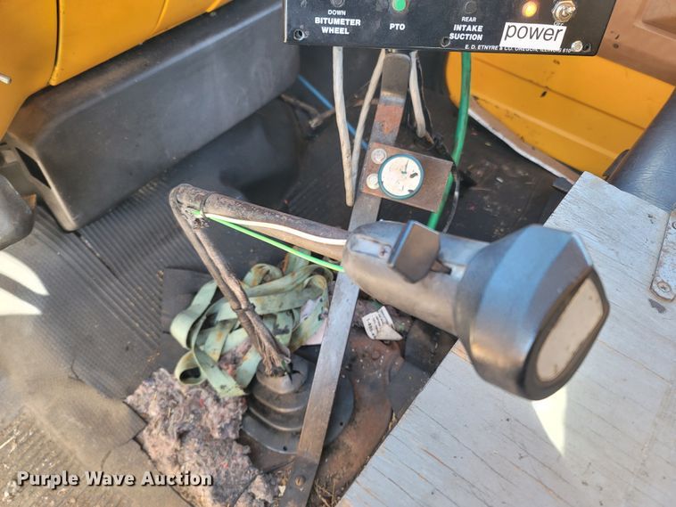 image for item MB9864 1989 Chevrolet Kodiak C70  oil distributor truck