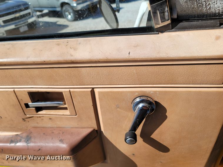 image for item MB9864 1989 Chevrolet Kodiak C70  oil distributor truck