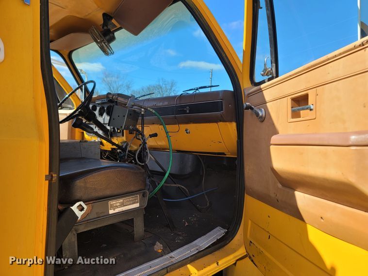 image for item MB9864 1989 Chevrolet Kodiak C70  oil distributor truck