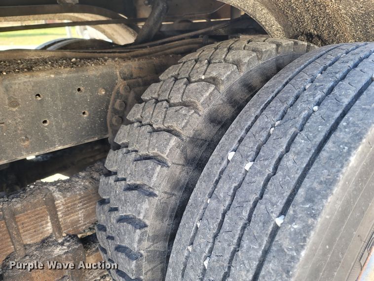 image for item MB9864 1989 Chevrolet Kodiak C70  oil distributor truck