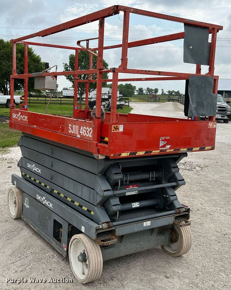 image for item MF9960 Skyjack SJ 4632  scissor lift