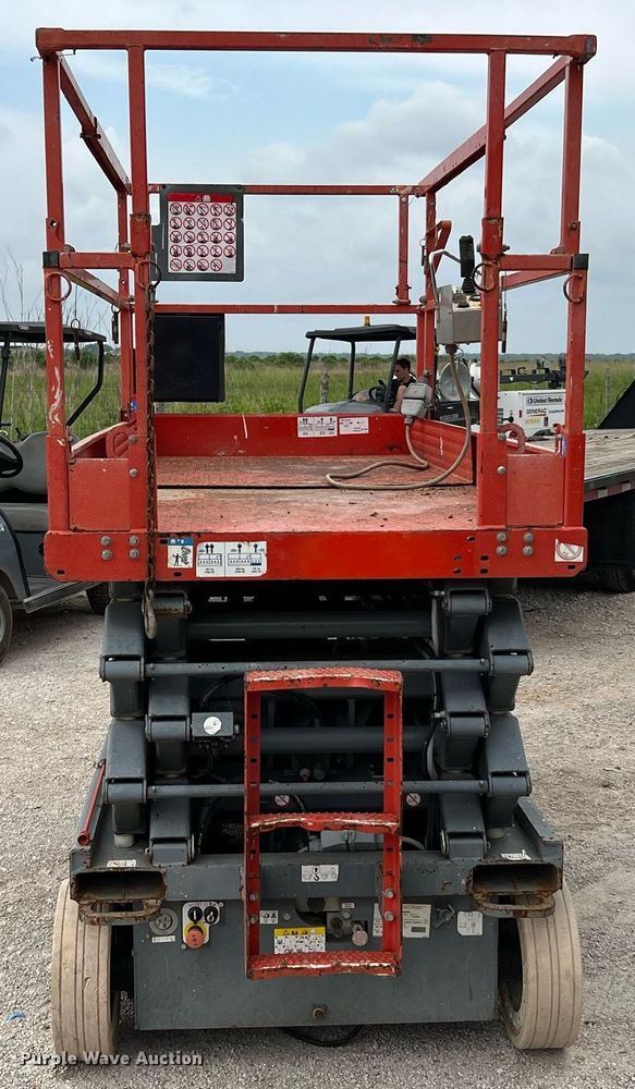 image for item MF9960 Skyjack SJ 4632  scissor lift