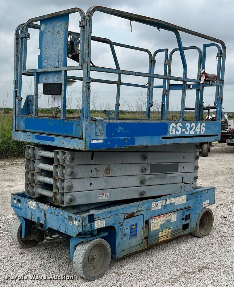 image for item MF9961 2014 Genie GS-3246  scissor lift