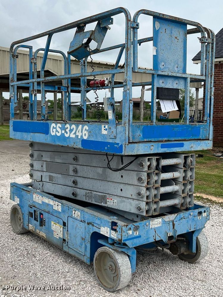 image for item MF9961 2014 Genie GS-3246  scissor lift