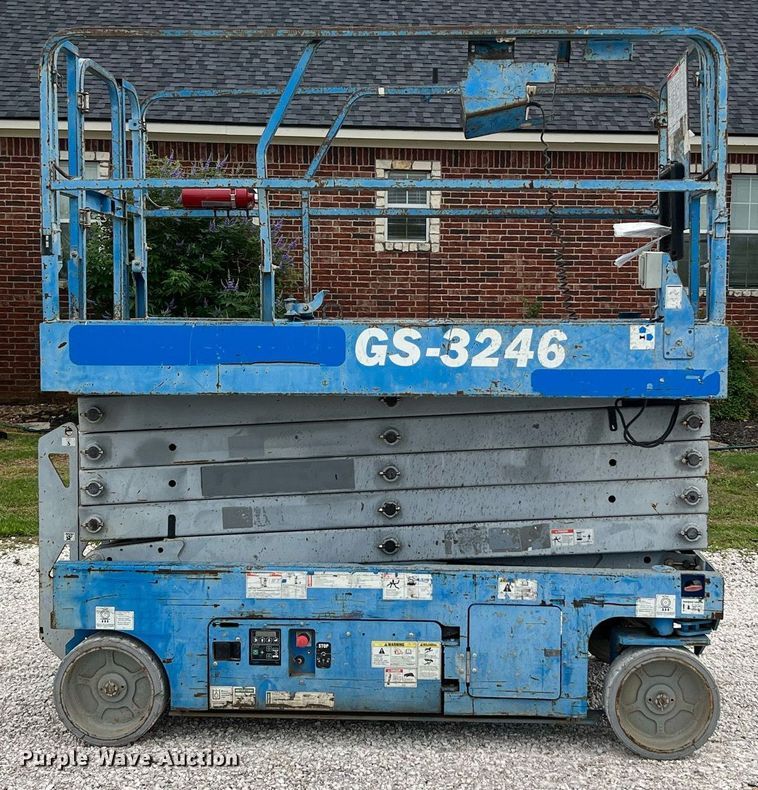 image for item MF9961 2014 Genie GS-3246  scissor lift