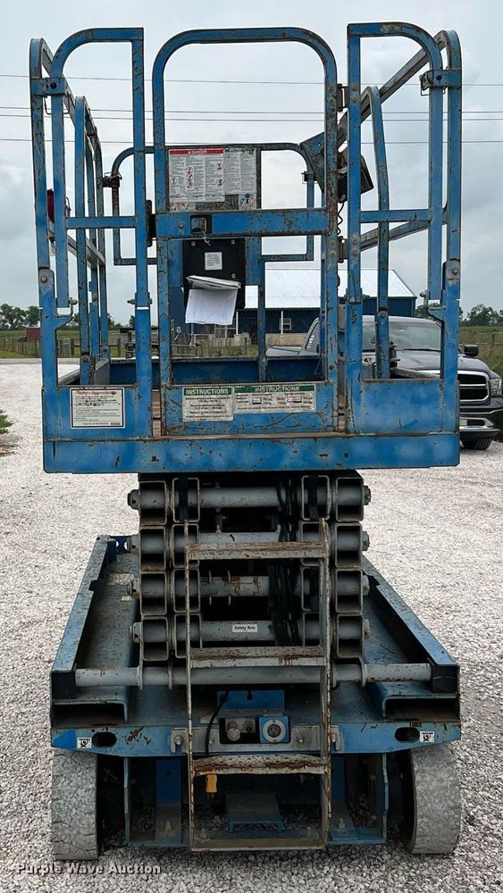 image for item MF9961 2014 Genie GS-3246  scissor lift