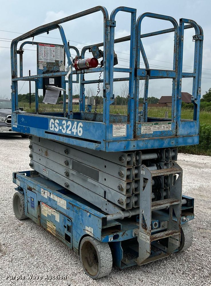image for item MF9961 2014 Genie GS-3246  scissor lift