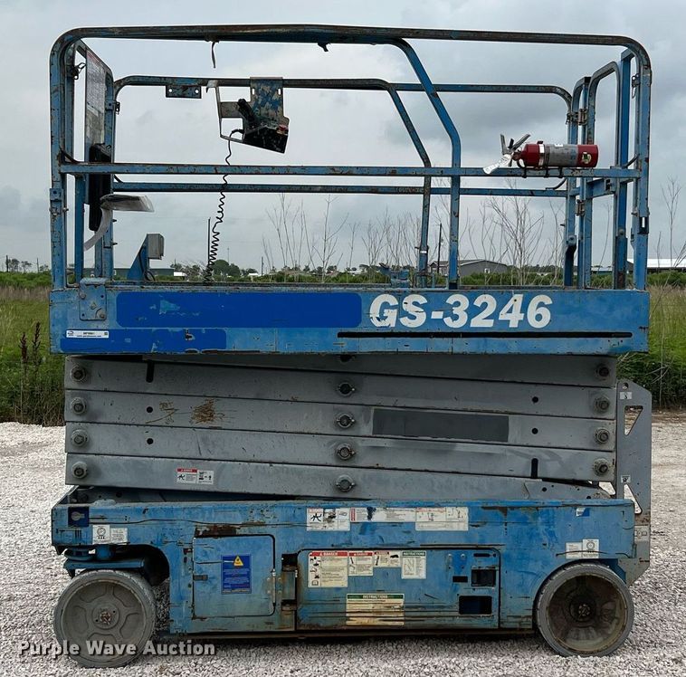 image for item MF9961 2014 Genie GS-3246  scissor lift