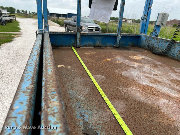 image for item MF9961 2014 Genie GS-3246  scissor lift