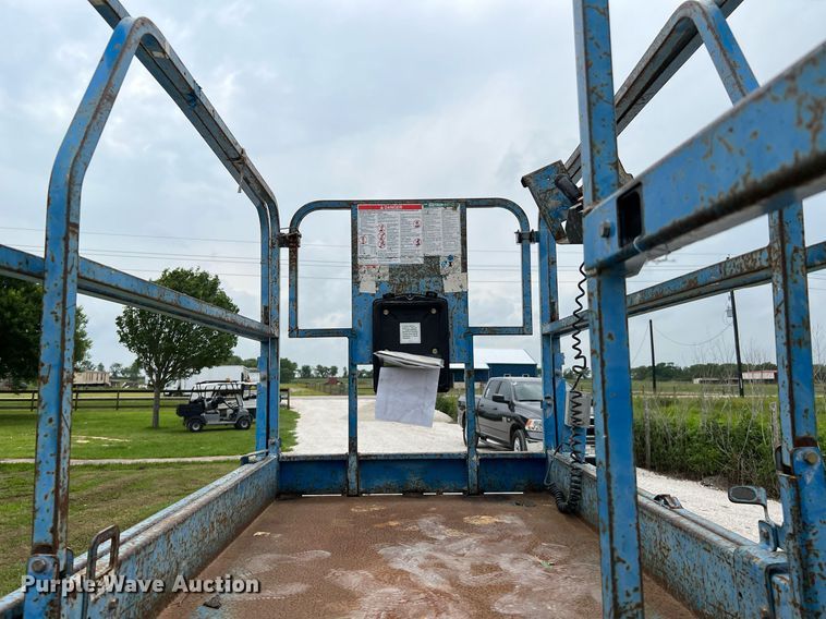 image for item MF9961 2014 Genie GS-3246  scissor lift