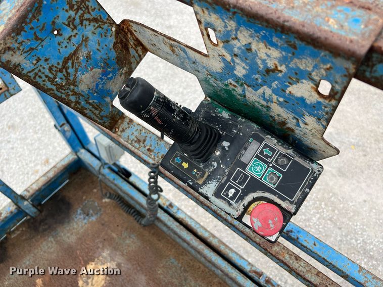 image for item MF9961 2014 Genie GS-3246  scissor lift