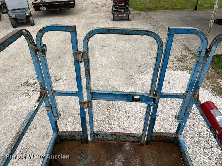 image for item MF9961 2014 Genie GS-3246  scissor lift