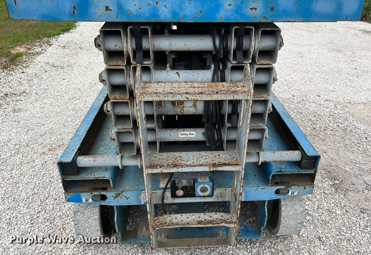 image for item MF9961 2014 Genie GS-3246  scissor lift