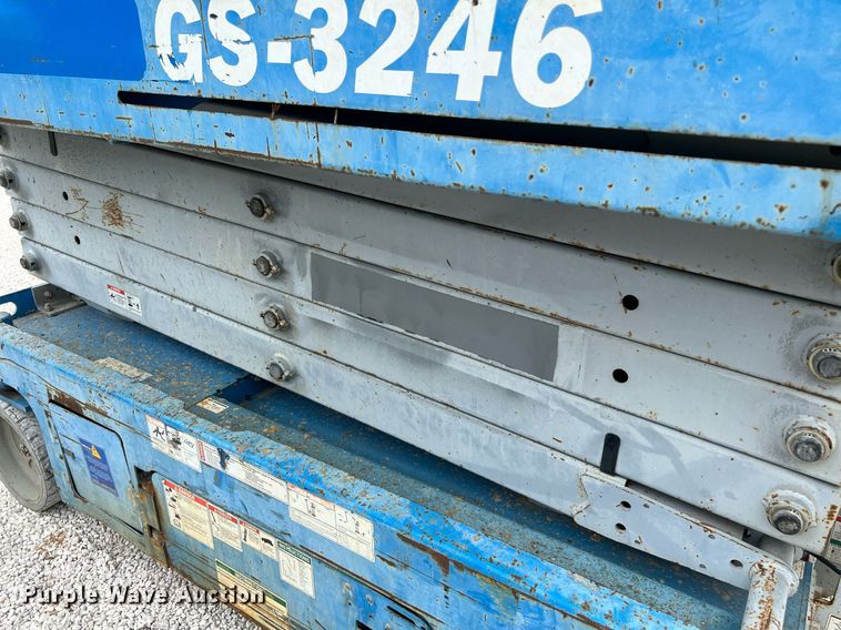 image for item MF9961 2014 Genie GS-3246  scissor lift