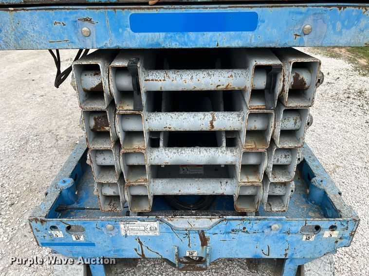 image for item MF9961 2014 Genie GS-3246  scissor lift