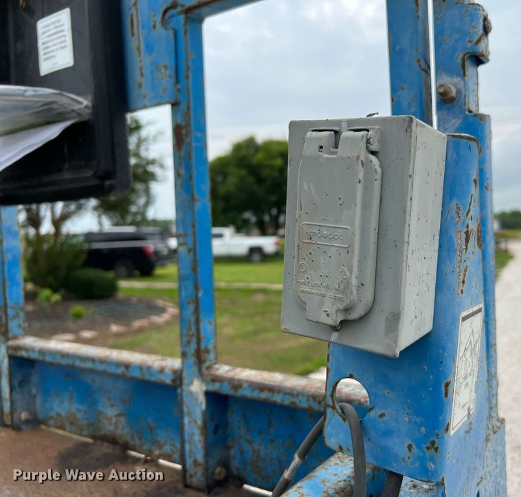 image for item MF9961 2014 Genie GS-3246  scissor lift