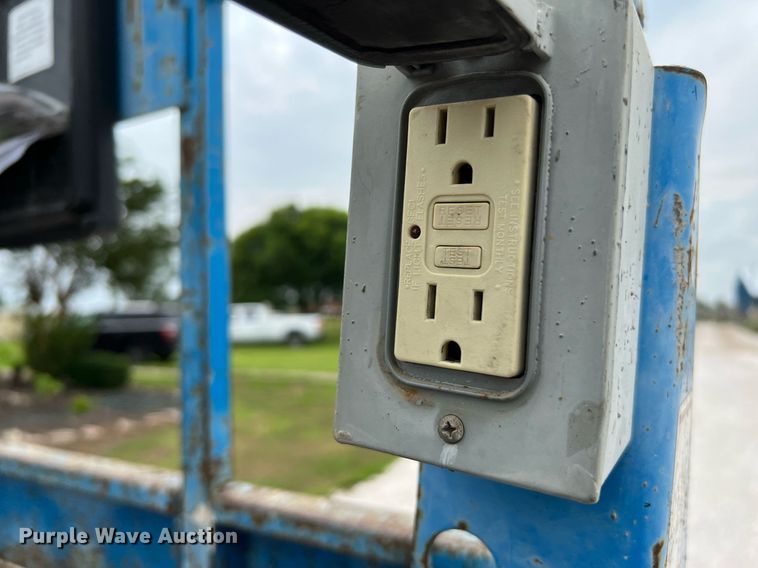 image for item MF9961 2014 Genie GS-3246  scissor lift