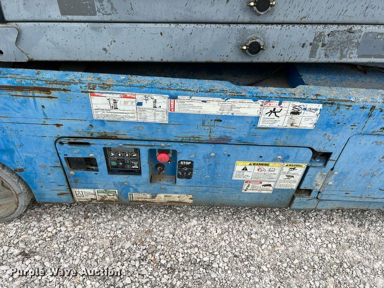 image for item MF9961 2014 Genie GS-3246  scissor lift
