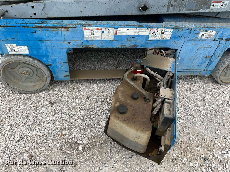 image for item MF9961 2014 Genie GS-3246  scissor lift