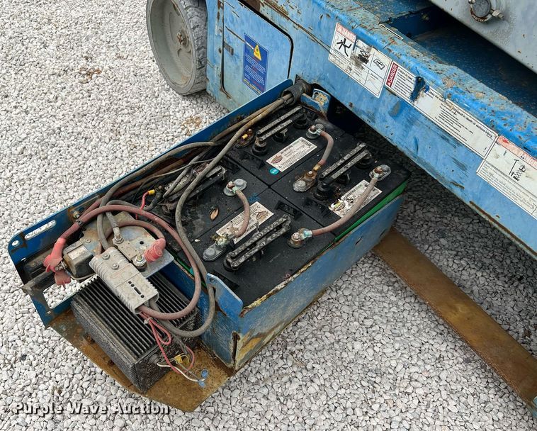 image for item MF9961 2014 Genie GS-3246  scissor lift