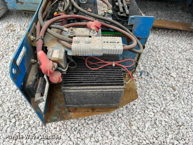 image for item MF9961 2014 Genie GS-3246  scissor lift