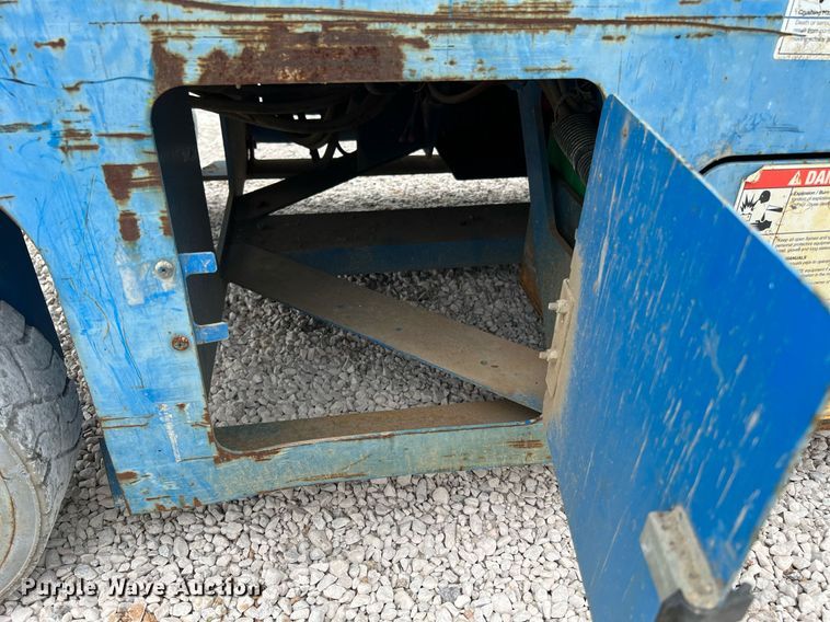 image for item MF9961 2014 Genie GS-3246  scissor lift