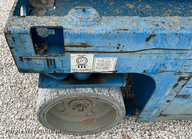 image for item MF9961 2014 Genie GS-3246  scissor lift