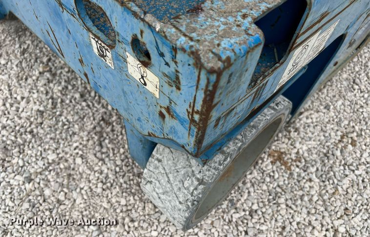 image for item MF9961 2014 Genie GS-3246  scissor lift