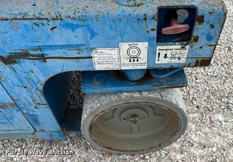 image for item MF9961 2014 Genie GS-3246  scissor lift