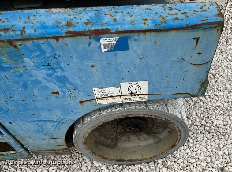 image for item MF9961 2014 Genie GS-3246  scissor lift