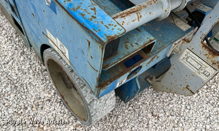 image for item MF9961 2014 Genie GS-3246  scissor lift
