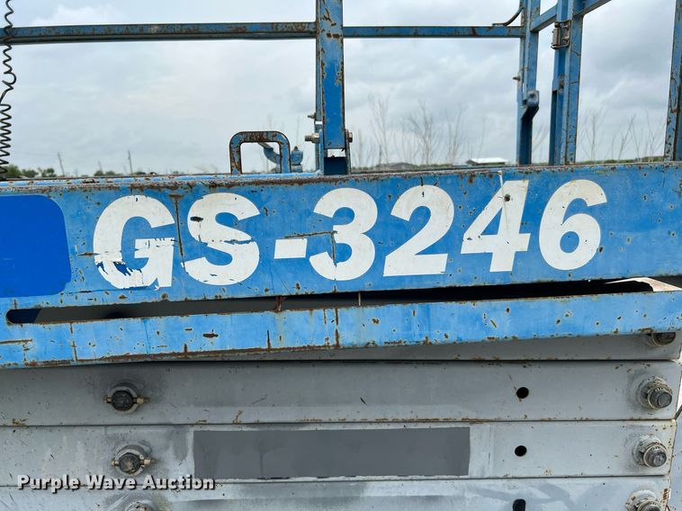 image for item MF9961 2014 Genie GS-3246  scissor lift