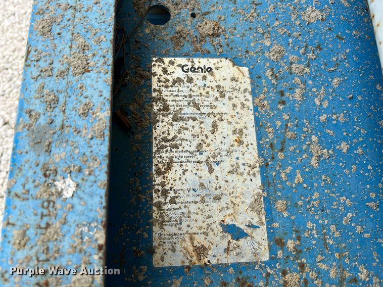 image for item MF9961 2014 Genie GS-3246  scissor lift