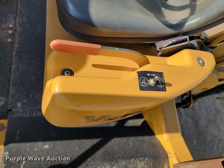 image for item ML9313 2015 Vermeer RTX1250  cable plow