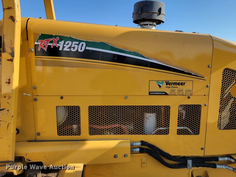 image for item ML9313 2015 Vermeer RTX1250  cable plow