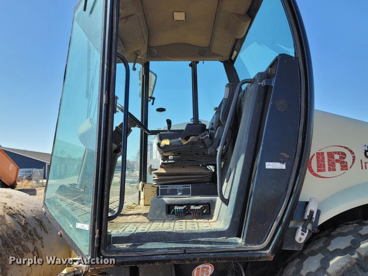 image for item ML9329 2007 Ingersoll Rand SD-160DX TF  single drum vibratory roller