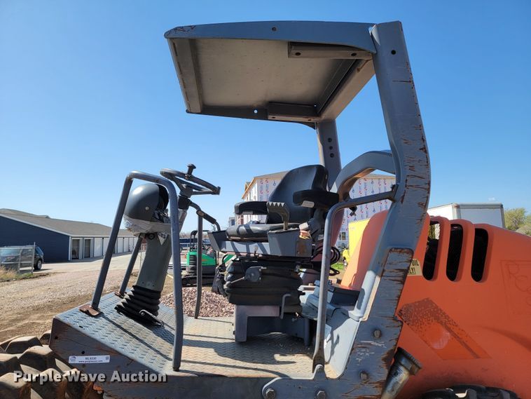 image for item ML9330 2002 Hamm 3205  single drum vibratory roller