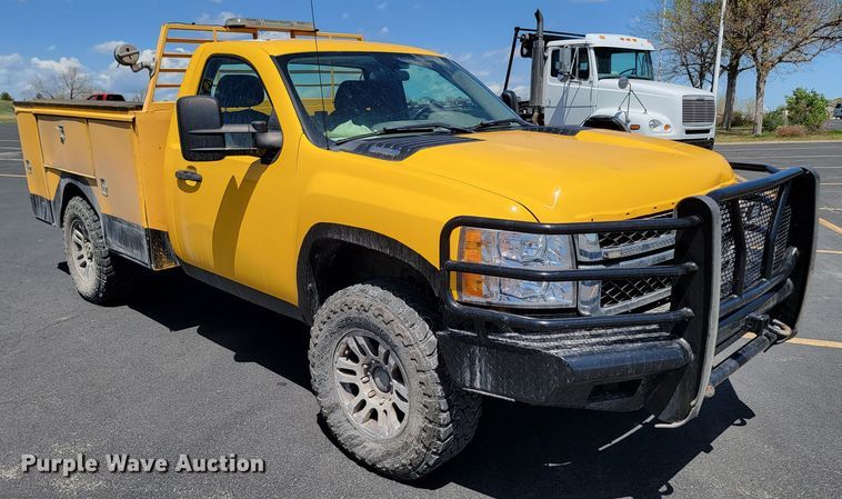 image for item ML9333 2012 Chevrolet Silverado 2500HD  utility bed pickup truck