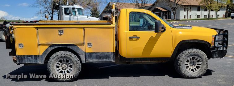 image for item ML9333 2012 Chevrolet Silverado 2500HD  utility bed pickup truck