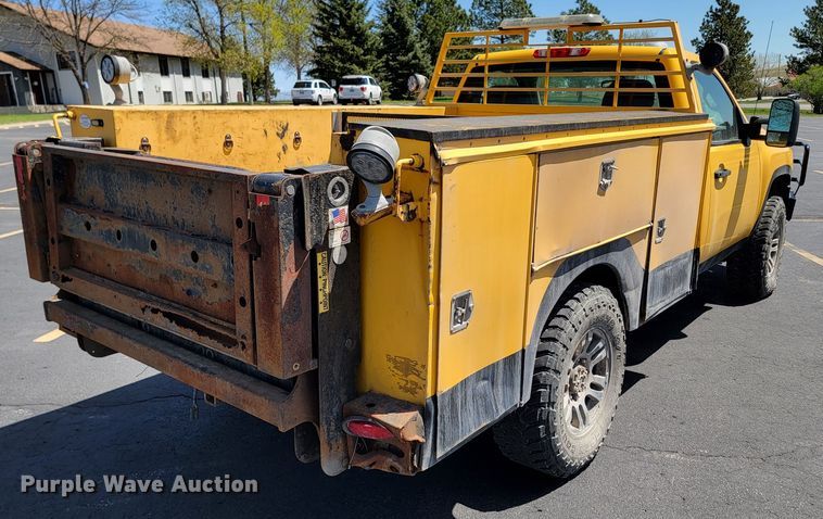 image for item ML9333 2012 Chevrolet Silverado 2500HD  utility bed pickup truck