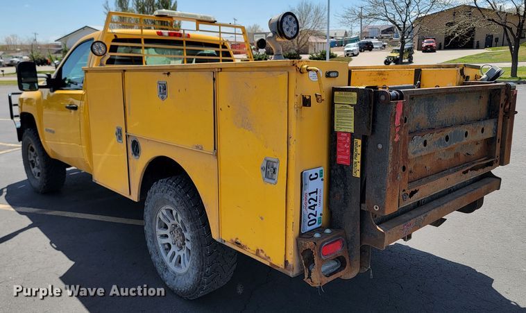 image for item ML9333 2012 Chevrolet Silverado 2500HD  utility bed pickup truck