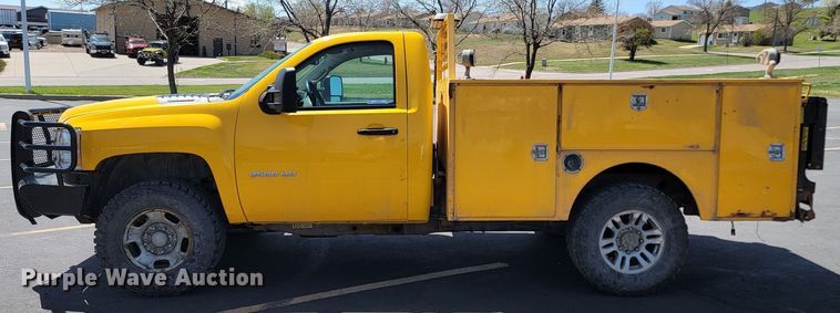 image for item ML9333 2012 Chevrolet Silverado 2500HD  utility bed pickup truck