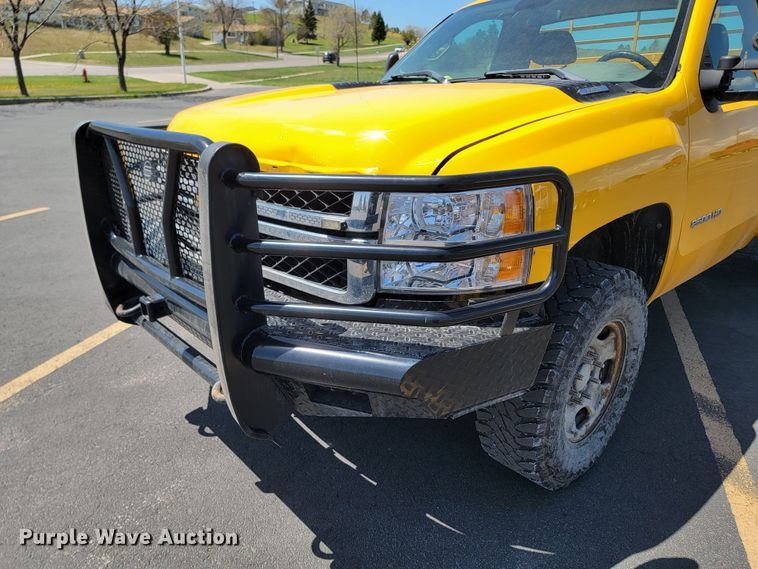 image for item ML9333 2012 Chevrolet Silverado 2500HD  utility bed pickup truck