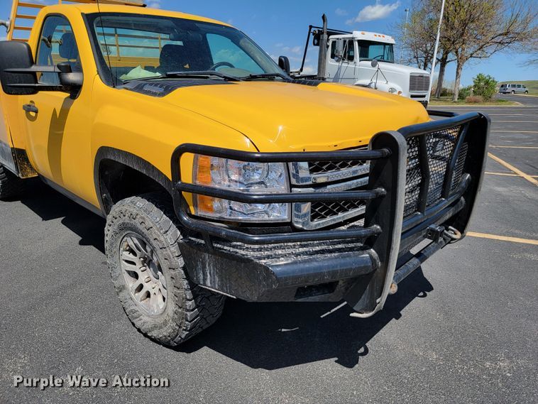 image for item ML9333 2012 Chevrolet Silverado 2500HD  utility bed pickup truck