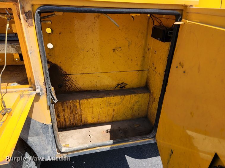 image for item ML9333 2012 Chevrolet Silverado 2500HD  utility bed pickup truck