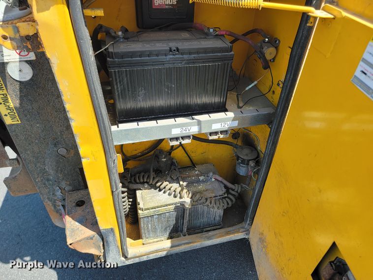 image for item ML9333 2012 Chevrolet Silverado 2500HD  utility bed pickup truck