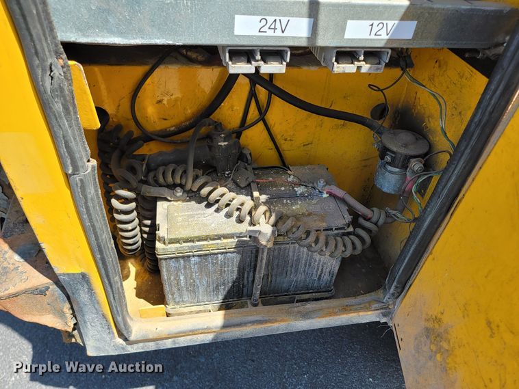 image for item ML9333 2012 Chevrolet Silverado 2500HD  utility bed pickup truck